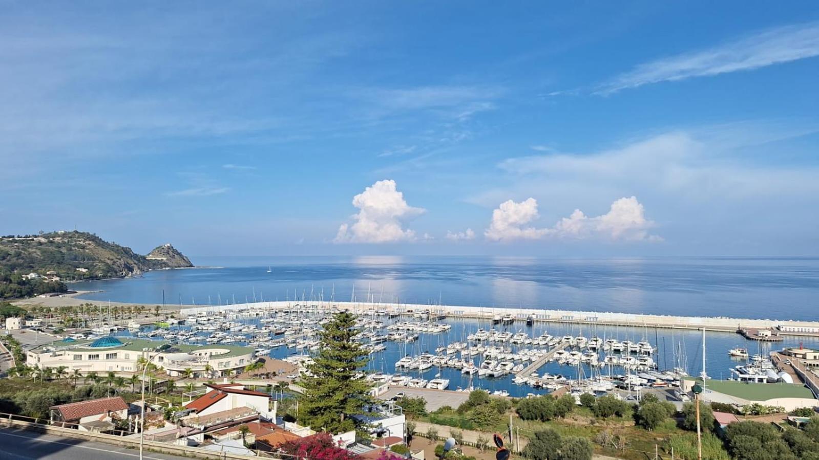 Magico Appartamenti Scafa - Marina Capo dʼOrlando المظهر الخارجي الصورة